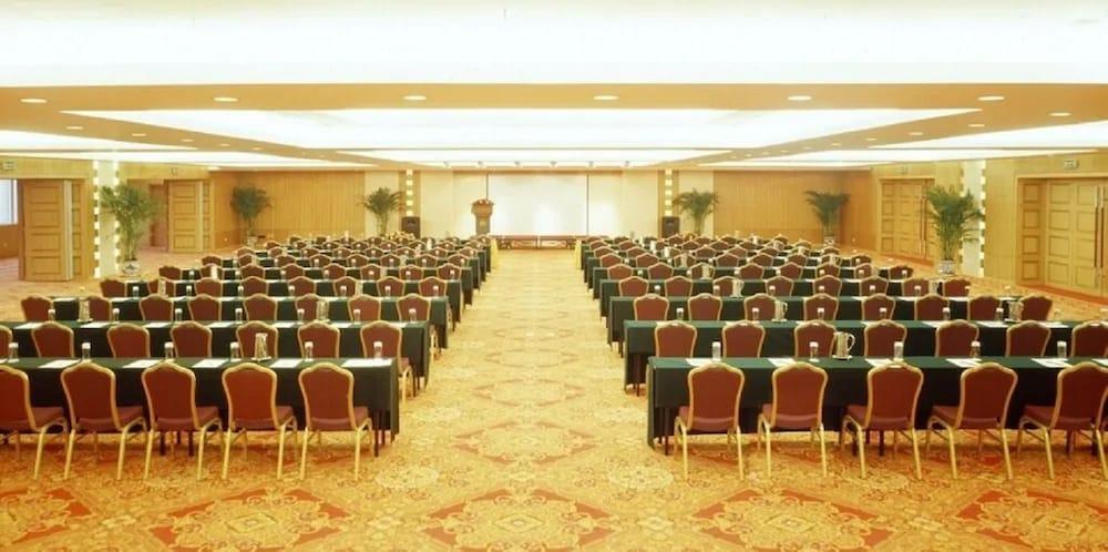 Beijing New Century Hotel Exterior photo
