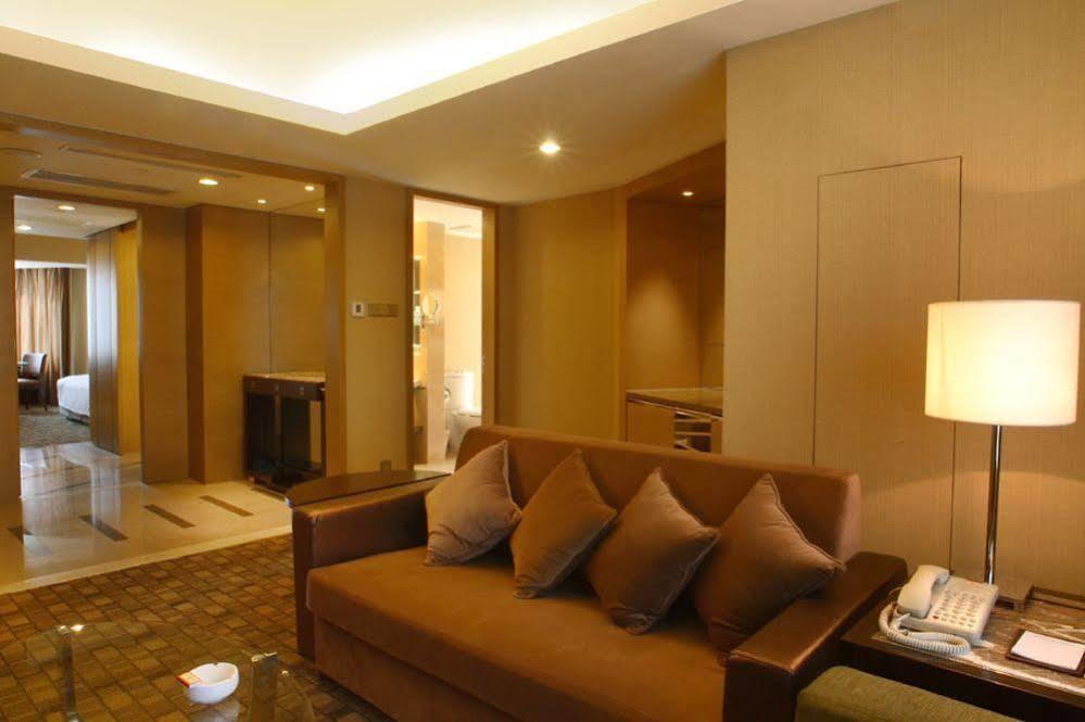 Beijing New Century Hotel Room photo